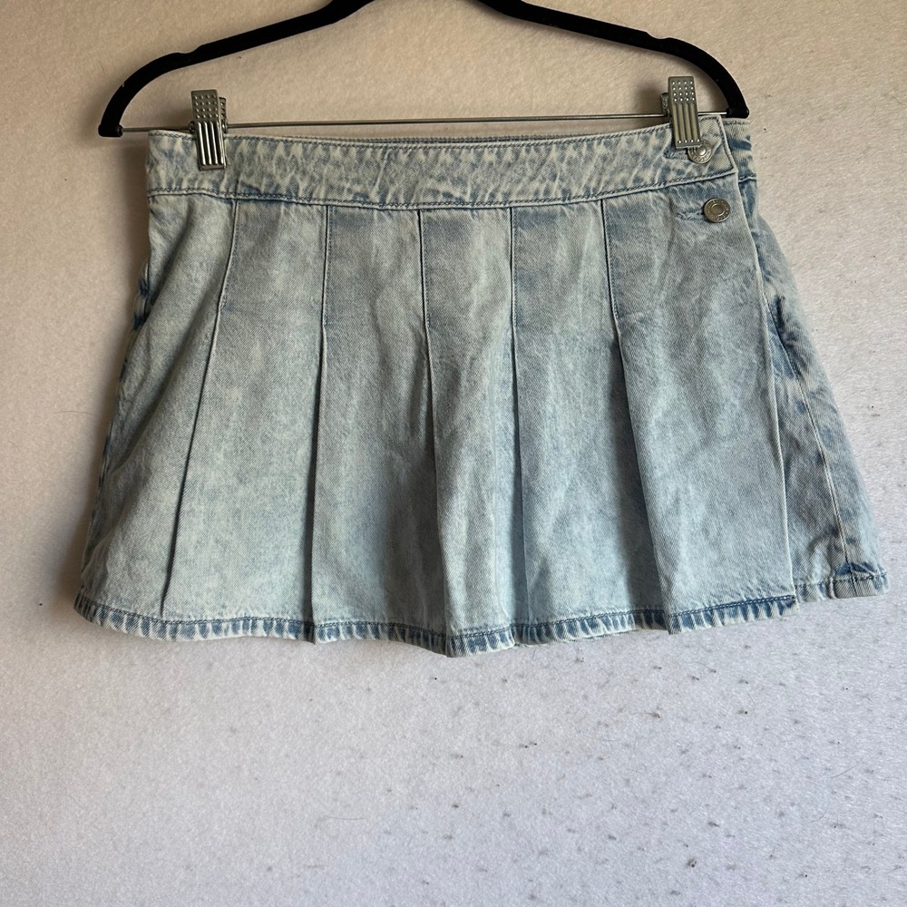 American Eagle Light Wash Denim Pleated Mini Skort Size 6 Acid Wash Skirt Shorts